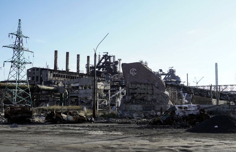 «Азовсталь» під час штурму міста російськими окупантами (фото з сайту mvs.gov.ua)